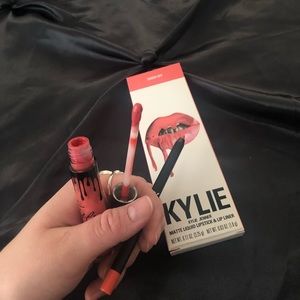 Kylie Cosmetics Show Off Lip Kit